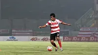 Bayu Gatra, Madura United. (Bola.com/Nicklas Hanoatubun)