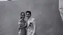 Vinno G Bastian tampil tak kalah kece kenakan busana formal dengan warna terang dan berani  [@marshatimothy]
