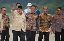 VIDEO: Tiba di RI Usai 15 Hari Pergi, Prabowo Beri Tepukan Khusus Ke Gibran dan Kapolri