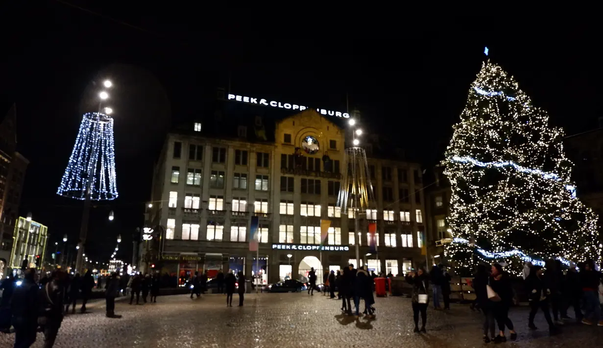 Amsterdam Light Festival diadakan sejak 30 November 2017 hingga 21 Januari 2018 di jantung kota Amsterdam, Belanda. (Liputan6.com/Unoviana Kartika Setia)