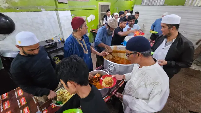 Buka puasa di Masjid Ghaudiyah