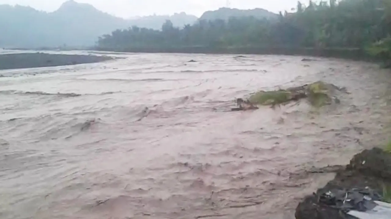 Aliran  Lahar dingin Gunung Semeru di Besuk Bang, wilayah Kecamatan Tempursari Lumajang.(Istimewa)