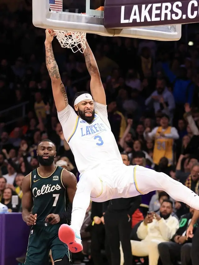 Foto: Anthony Davis vs Celtics