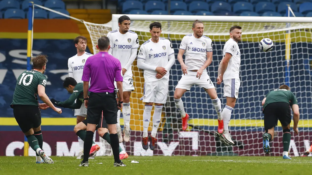 FOTO: Kalah 1-3 dari Leeds United, Tottenham Masih Malu-Malu ke Lima Besar - Harry Kane