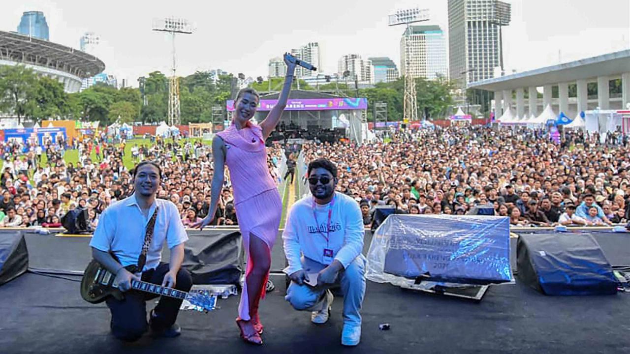 FOTO Penyanyi Christie Curi Perhatian di KLBB 2026 Lewat Aksi Spontan Turun Panggung