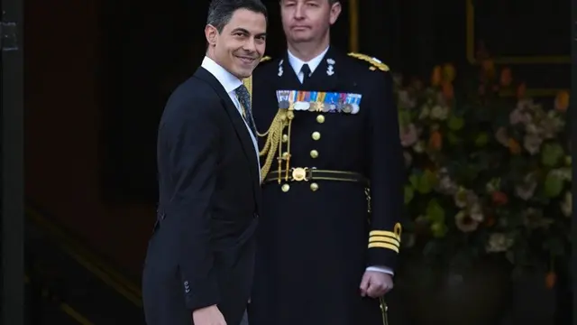 Rob Jetten, pemimpin partai Demokrat 66 (D66), tiba di Istana Kerajaan Huis ten Bosch, Den Haag, Belanda, Senin (23/2/2026), untuk dilantik sebagai perdana menteri oleh Raja Willem-Alexander.