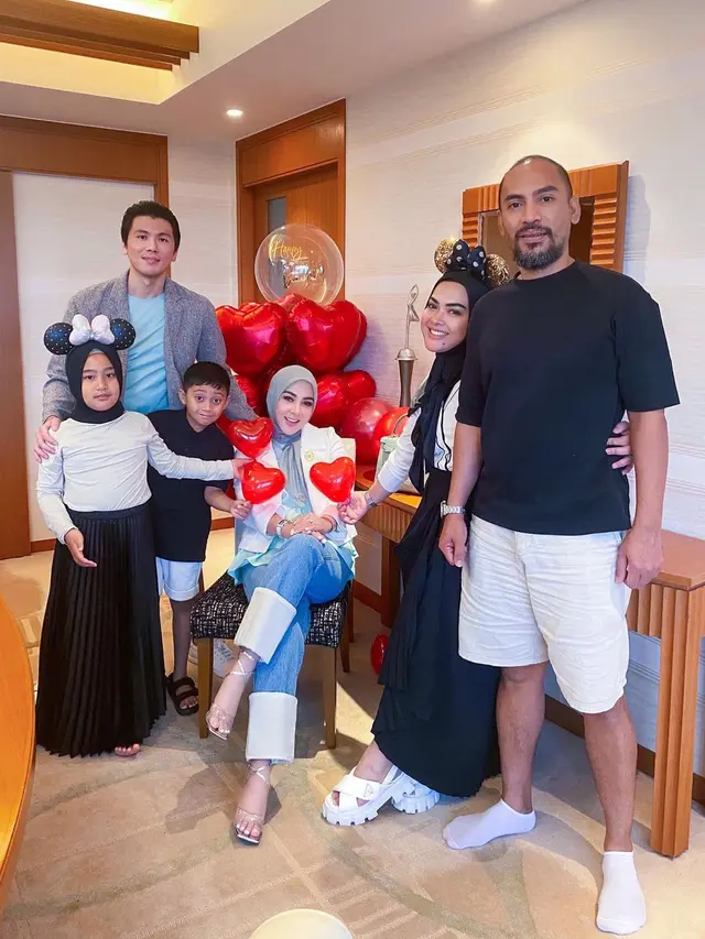 7 Momen Ulang Tahun Syahrini Ke-43, Rayakan di Kamar Hotel Mewah di Jepang