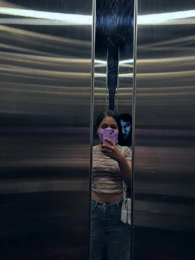 5 Editan Foto Kocak Netizen Saat Naik Lift Ini Bikin Senyum