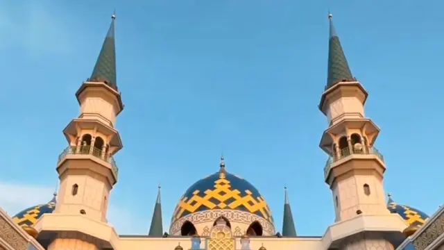 Masjid Agung Tuban merupakan salah satu wisata religi di Tuban Jawa Timur