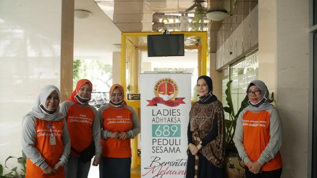 Anna Mariana dan Ladies Adhyaksa Angkatan 689 Gelar  Baksos di Tengah Pandemi