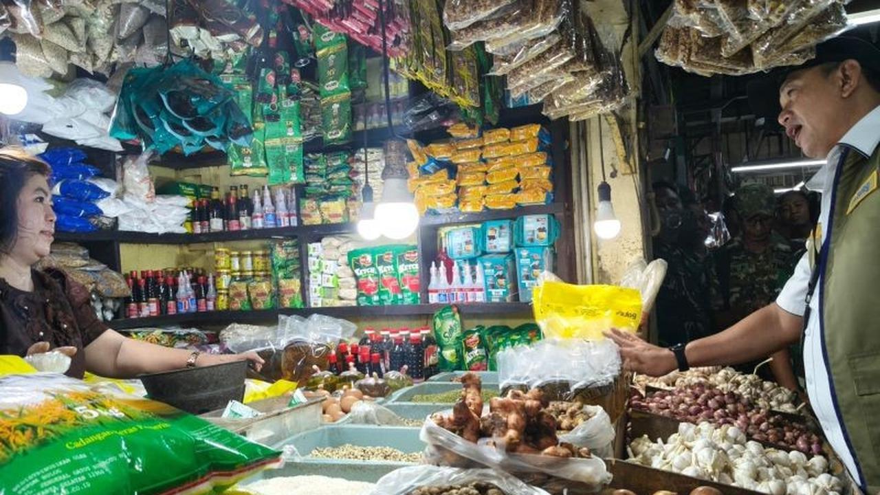 Dirut Bulog Pastikan Stabilitas Harga Pangan di Pasar Wonokromo Surabaya Sesuai Arahan Presiden