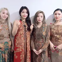 Mamamoo tampil cantik dengan batik (Foto: Instagram Mamamoo)