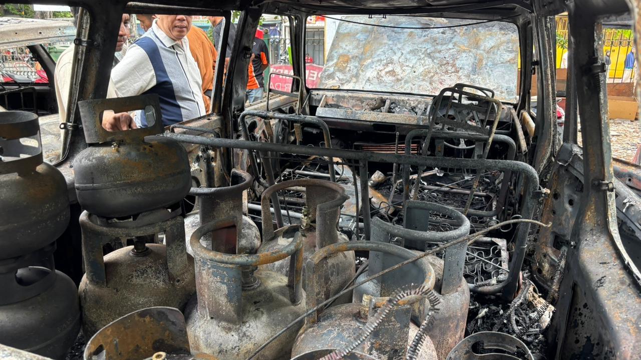 3 Mobil Hangus Terbakar di Kolong Rel Kereta Jakpus, 4 Saksi Diperiksa