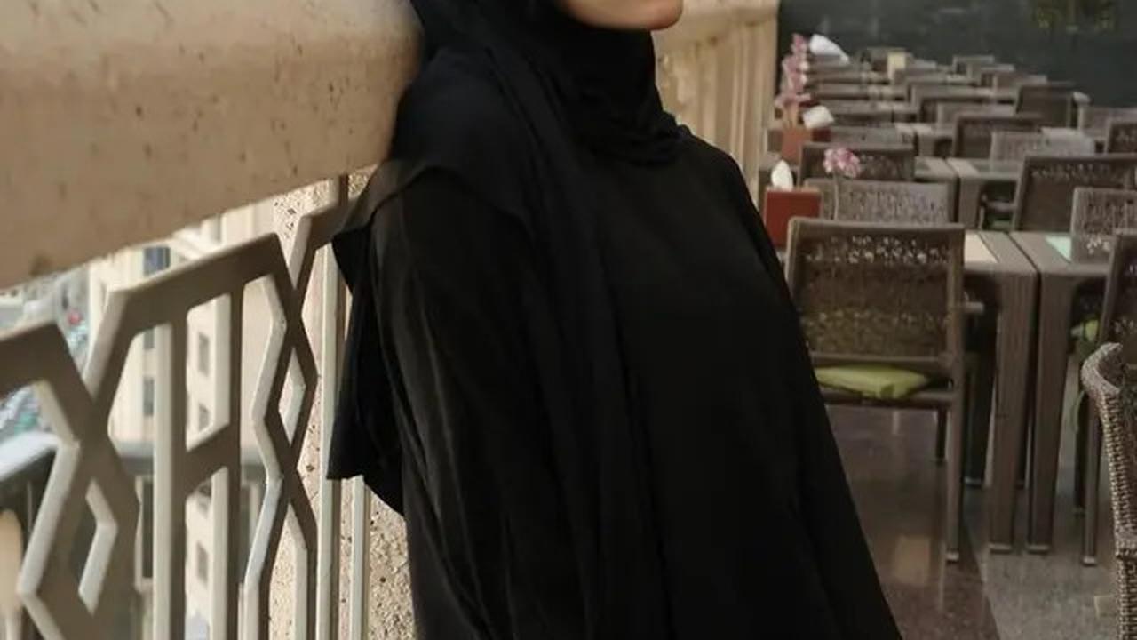 5 Gaya Hijab Meleyot Terbaru ala Selebritris Tanah Air, Modis dan Anti Ribet!