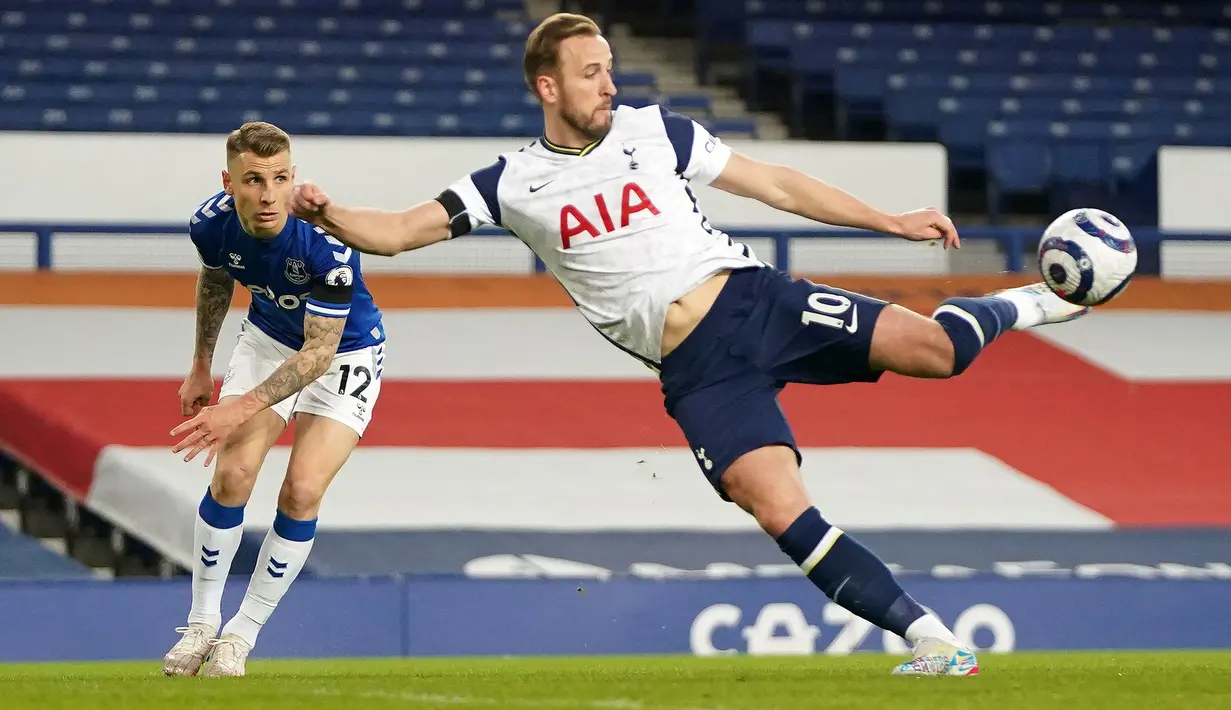 Harry Kane menjadi penyerang yang sangat produktif dalam beberapa musim ini. Ia sukses mencatat gol ke-100 saat penampilan ke-141nya bersama Tottenham Hotspurs. Kane telah membukukan 163 di Liga Inggis. (Foto: AFP/Pool/Jon Super)