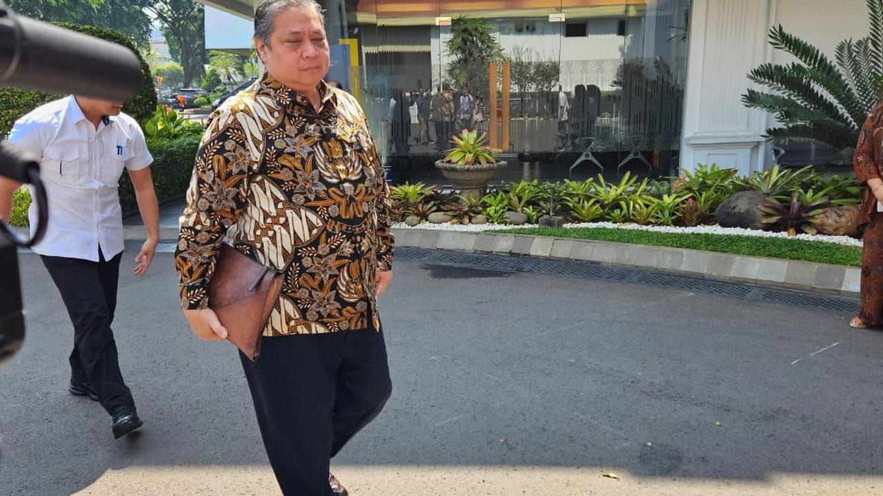 Presiden Joko Widodo (Jokowi) memanggil sejumlah menteri ke Istana Kepresidenan, Jakarta, Senin (25/9). Mereka dipanggil untuk melakukan rapat tentang di pulau Rempang, Provinsi Kepulauan Riau.