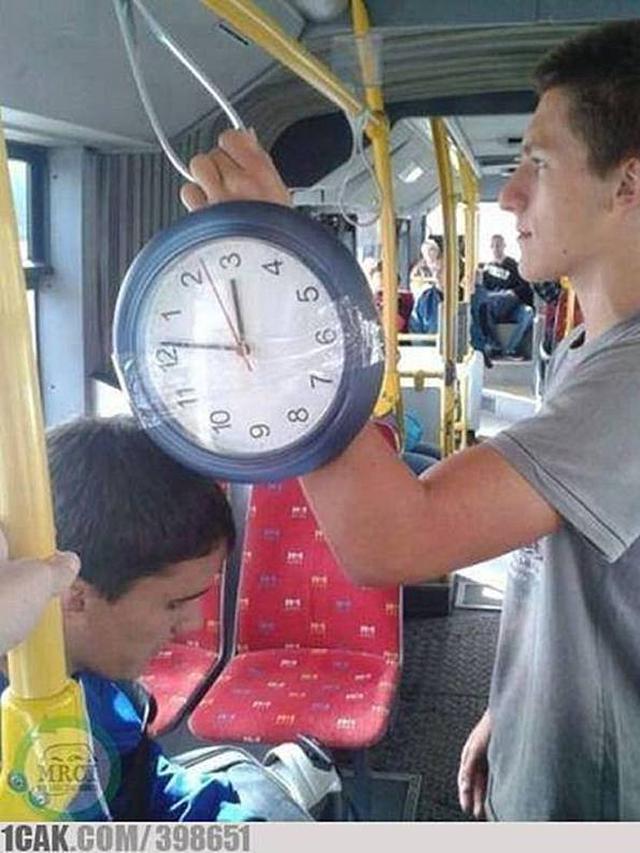 6 Jam Low Budget Ini Kelewat Unik, Bikin Geleng Kepala