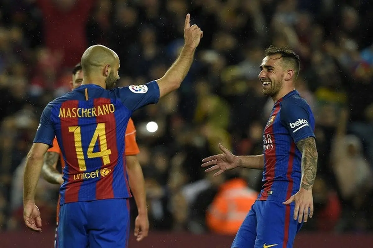 Gelandang Javier Mascherano mencetak gol perdana untuk Barcelona pada laga melawan Osasuna di Camp Nou, Kamis (27/4/2017) dinihari WIB. 