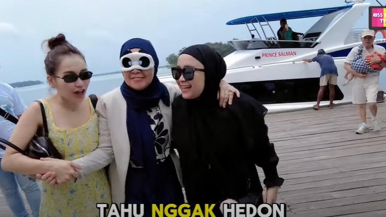 Tak Hanya Ayu Ting Ting, Begini Penampilan Keluarganya yang Juga Ikut Disorot Saat Hadir ke Pernikahan Asisten