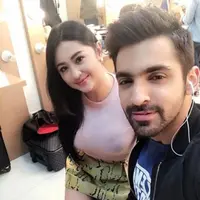 Dewi Perssik bersama Arjit Taneja (Instagram/@dewiperssikreal)