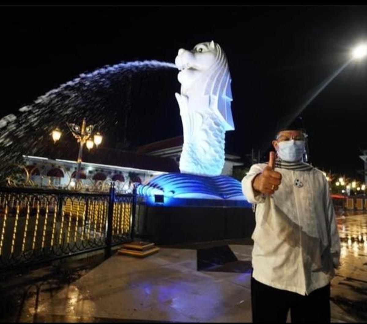 Pemkot Madiun memiliki sejumlah replika ikon-ikon terkenal dunia, seperti Merlion dan Ka'bah. Replika-replika ini dibangun di tengah Kota Madiun sebagai daya tarik wisata.