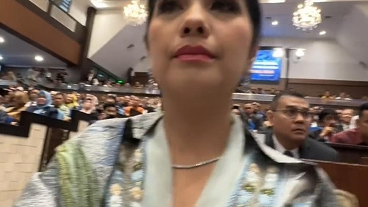 Potret Annisa Pohan Bangga Agus Yudhoyono Raih Gelar Doktor di Unair dengan Nilai Cumlaude, Ujian Dihadiri SBY