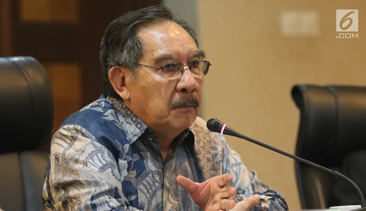 Mantan Ketua KPK Antasari Azhar saat berdiskusi di Kantor Staf Presiden, Jakarta, Rabu (9/1). Diskusi itu membahas Pelayanan Rakyat Bebas Korupsi. (Liputan6.com/Angga Yuniar)