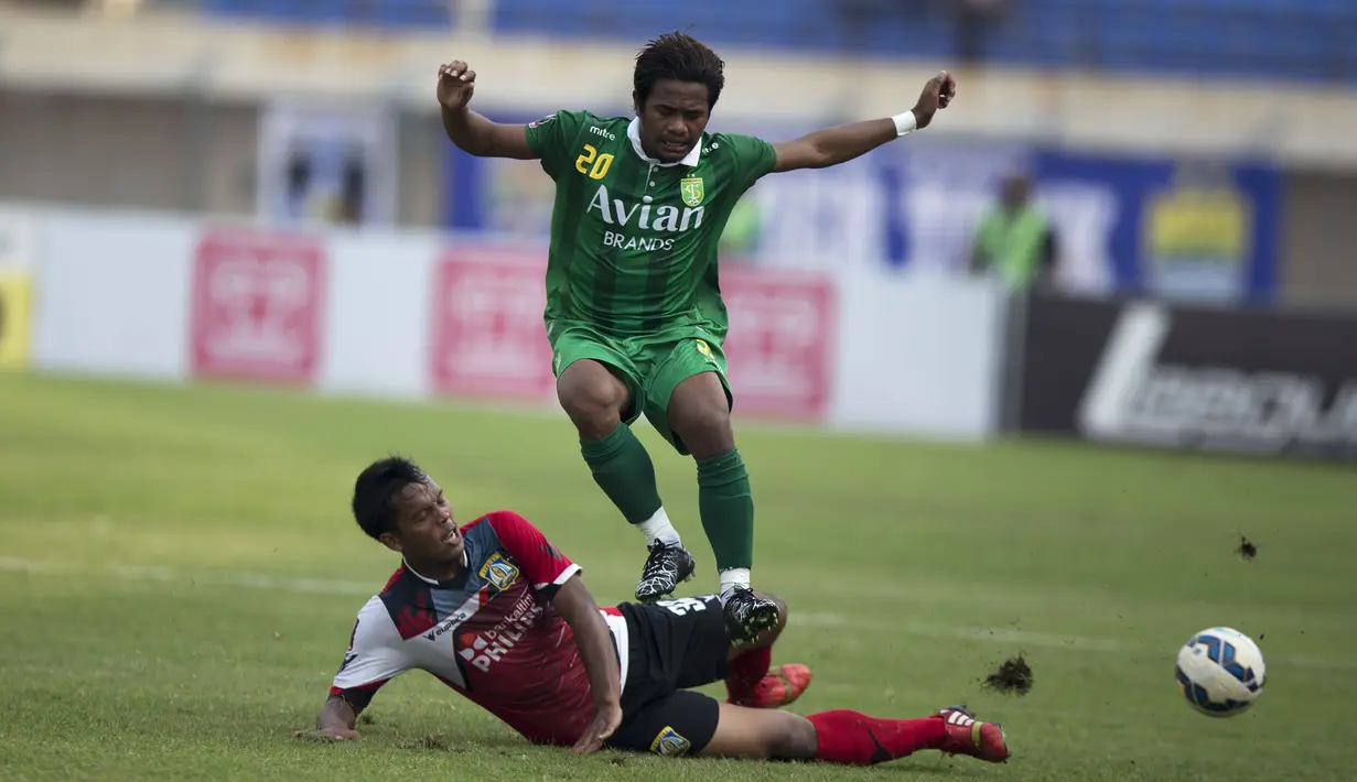 Aksi pemain Persebaya United, Ilham Udin Armayn, dalam lanjutan Piala Presiden 2015 di Stadion Si Jalak Harupat, Bandung. Kamis (10/9/2015). (Bola.com/Vitalis Yogi Trisna)