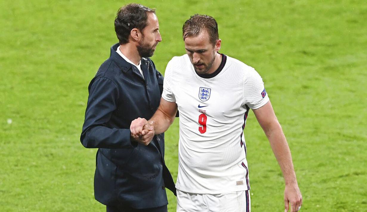 Untuk memecah kebuntuan, Gareth Southgate melakukan pergantian pemain dengan menurunkan Jack Grealish dan Marcus Rashford untuk menggantikan Phil Foden dan Harry Kane. (Facundo Arrizabalaga/Pool via AP)