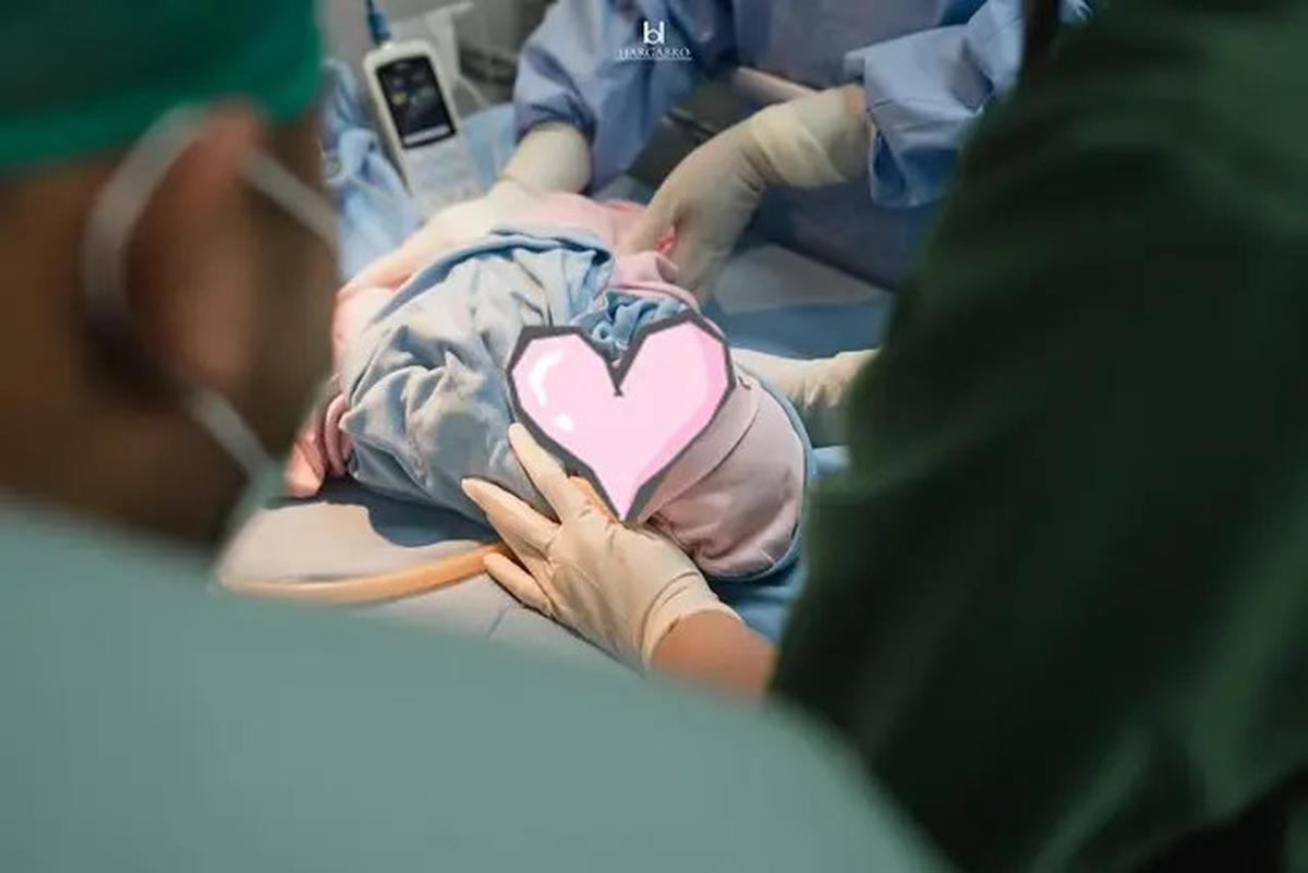 7 Potret Kesha Ratuliu Melahirkan Anak Ketiga, Penuh Haru