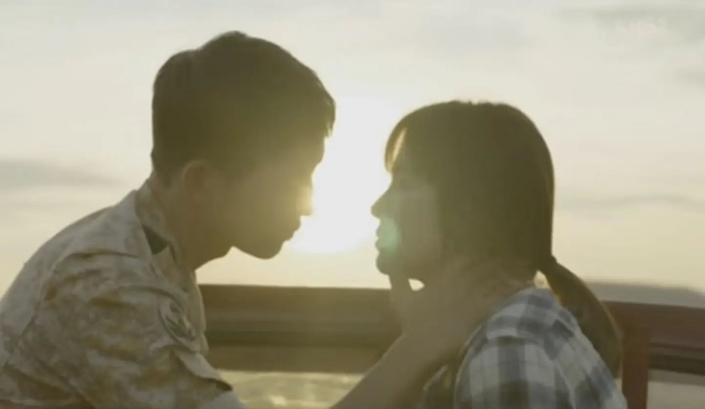 Adegan paling romantis yang dilakukan Song Joong Ki dan Song Hye Kyo di drama Descendants of the Sun.