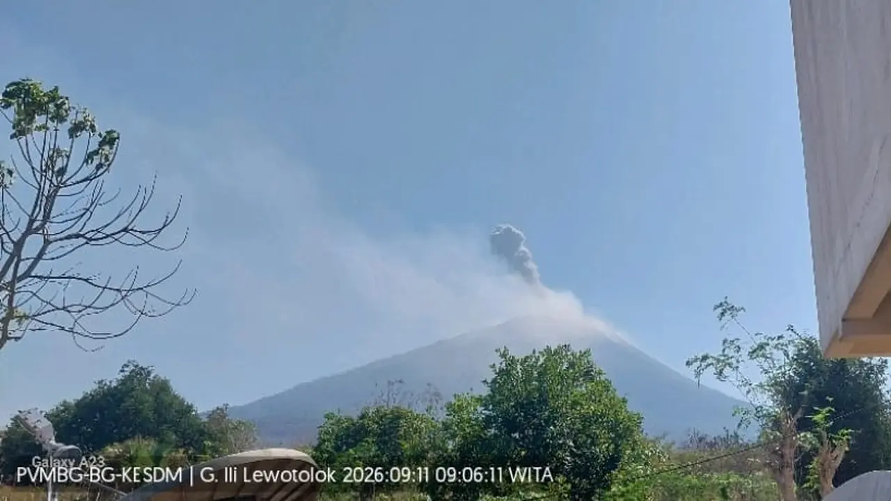 Gunung Ili Lewotolok NTT erupsi