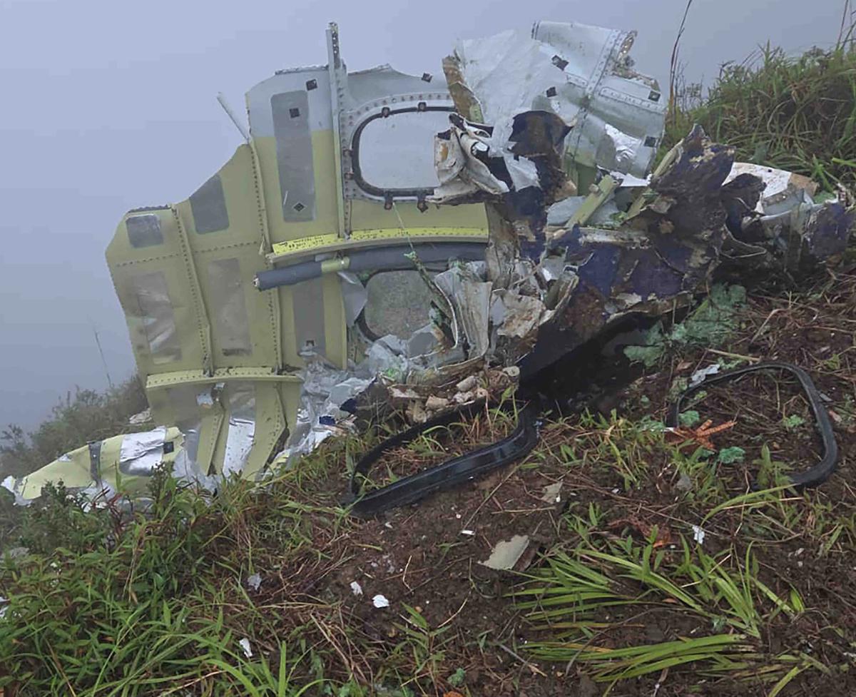 FOTO: Serpihan Besar Pesawat ATR 42-500 Ditemukan di Gunung Bulusaraung