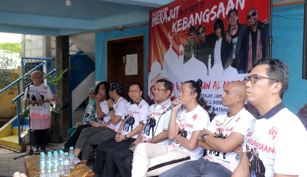 "Ini saatnya kita semua mencoba memperbaiki, kita dengan tema Silaturahmi: Merajut Kebangsaan. Mengajak semua unsur untuk bergandengan tangan. Menjembatani perbedaan yang ada," lanjutnya. (Nurwahyunan/Bintang.com)