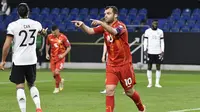 Striker Makedonia Utara, Goran Pandev melakukan selebrasi usai mencetak gol pertama Makedonia Utara ke gawang Jerman dalam laga lanjutan Kualifikasi Piala Dunia 2022 Zona Eropa Grup J di Duisburg, Jerman, Rabu (31/3/2021). Makedonia Utara mengalahkan Jerman 2-1. (AP/Martin Meissner)