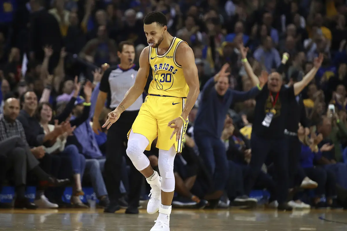 Stephen Curry membuat 51 poin saat Warriors menghajar Wizards