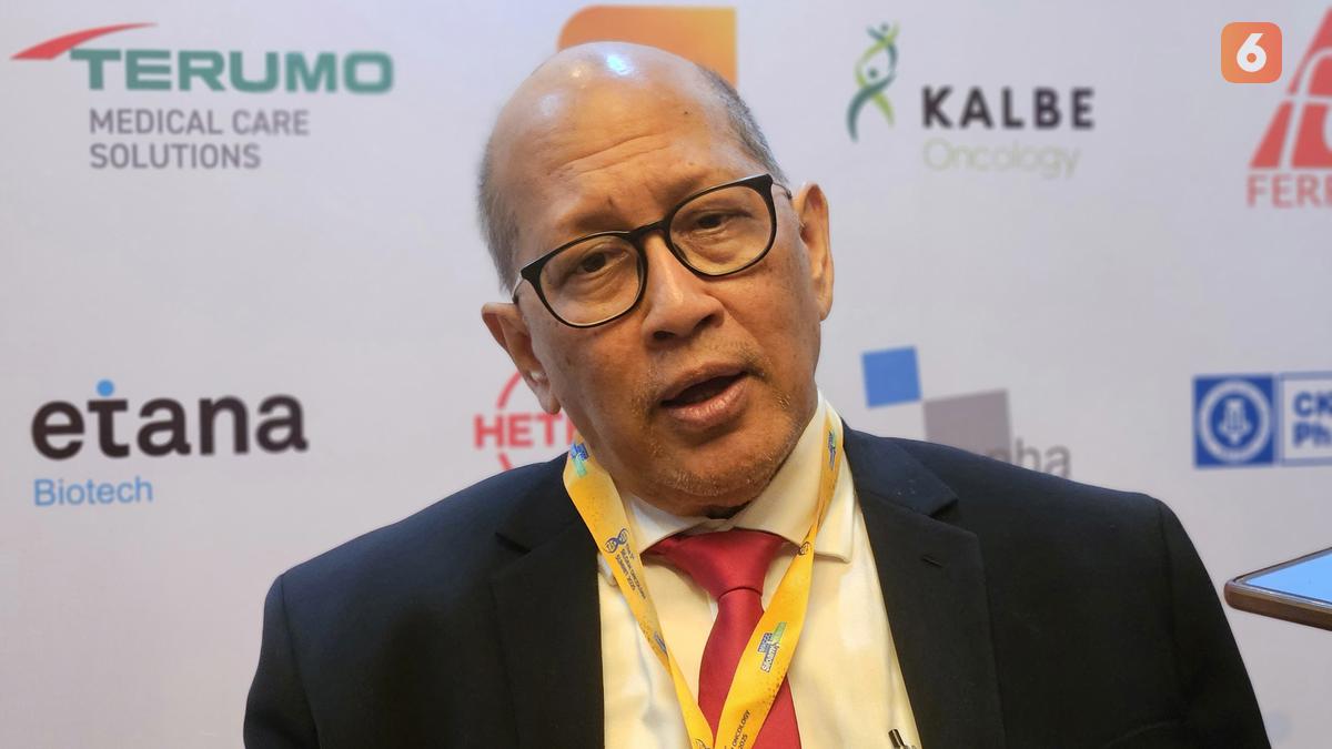 Prof. Aru: Vaksinasi Kunci Menjaga Jadwal Kemoterapi Tetap Aman