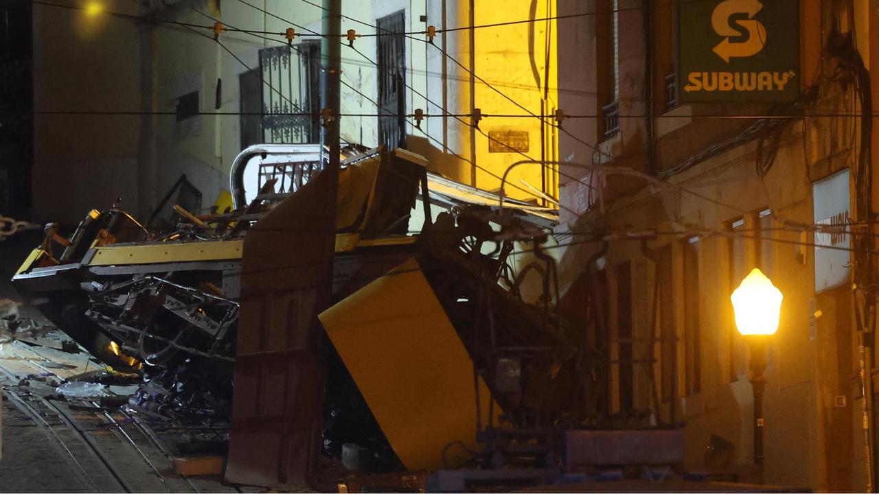 FOTO:  Kereta Kabel Bersejarah Gloria di Portugal Renggut 15 Nyawa