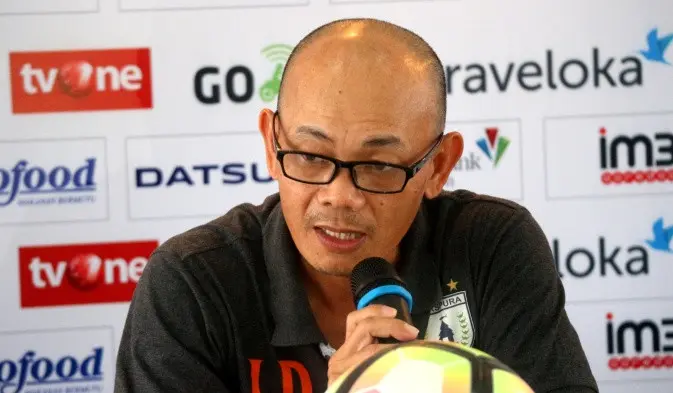 Liestiadi saat jumpa pers laga Persib vs Persipura, Sabtu (6/5/2017). (Liputan6.com/Kukuh Saokani)