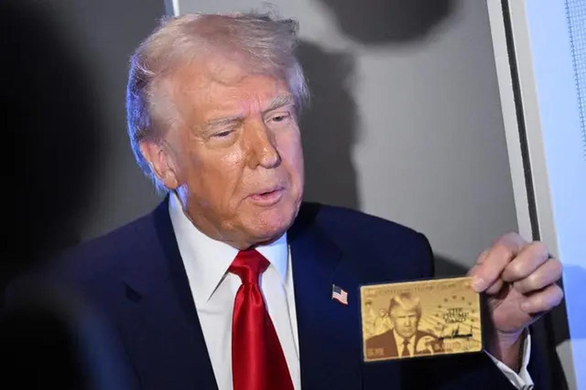 Donald Trump Bakal Terapkan Biaya Tambahan Rp16,2 Juta untuk Visa AS?