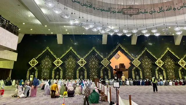 Masjid agung at-tin