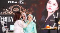 Graduation Makeup dari Fauzia Hanum di wajah Nabila Ishma. [Fimela/Budy Santoso]