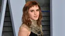 Aktris muda sekaligus aktivis sosial, Emma Watson menghadiri pesta after-party Vanity Fair Oscar 2018 di Beverly Hills, California, Minggu (4/3). Emma Watson tampil menawan dalam balutan gaun warna hitam tanpa lengan. (Dia Dipasupil/GETTY IMAGES/AFP)