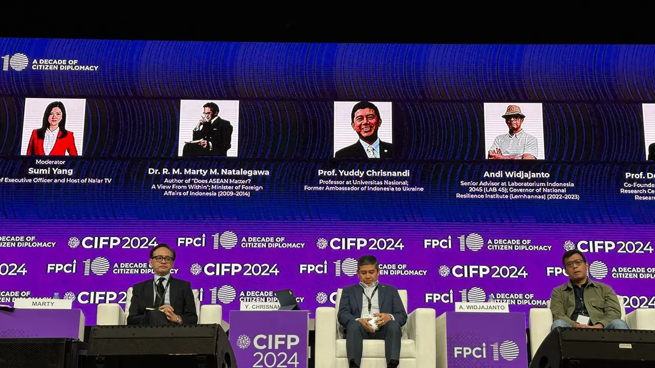 Salah satu panel diskusi dalam acara CIFP 2024 yang diselenggarakan FPCI di The Kasablanka, Jakarta, Sabtu (30/11/2024). (Liputan6.com/Benedikta Miranti)