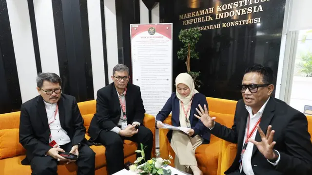 Ketua LMKN Dharma Oratmangun bersama para Komisioner LMKN lainnya seperti Ikke Nurjanah dan Andre Hehanusa.