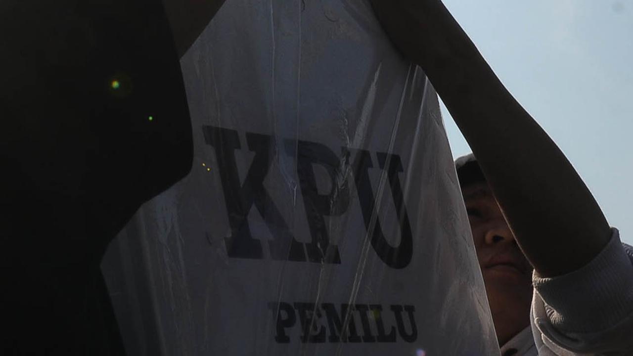 Tetap Ikut Rapat Meski Masuk Rumah Sakit, Aksi Anggota KPPS Ini Bikin Salut