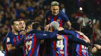 Ekspresi para pemain Barcelona setelah berhasil mengalahkan Real Madrid pada lanjutan La Liga 2022/2023 di Stadion Camp Nou, Senin (20/3/2023) dini hari WIB. (AP Photo/Joan Monfort)