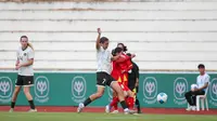 Timnas Sepak Bola Putri Indonesia gagal melaju ke final SEA Games 2025 setelah kalah telak dari sang juara bertahan, Vietnam dengan skor telak 0-5 di National Sports University (IPE Chonburi Stadium), Chonburi, pada Minggu (14/12/2025) sore WIB. (NOC Indonesia)