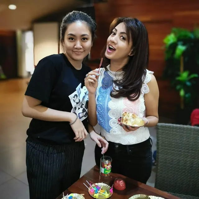 Potret Terbaru Yeyen Lidya yang Awet Muda di Usia 41 Tahun