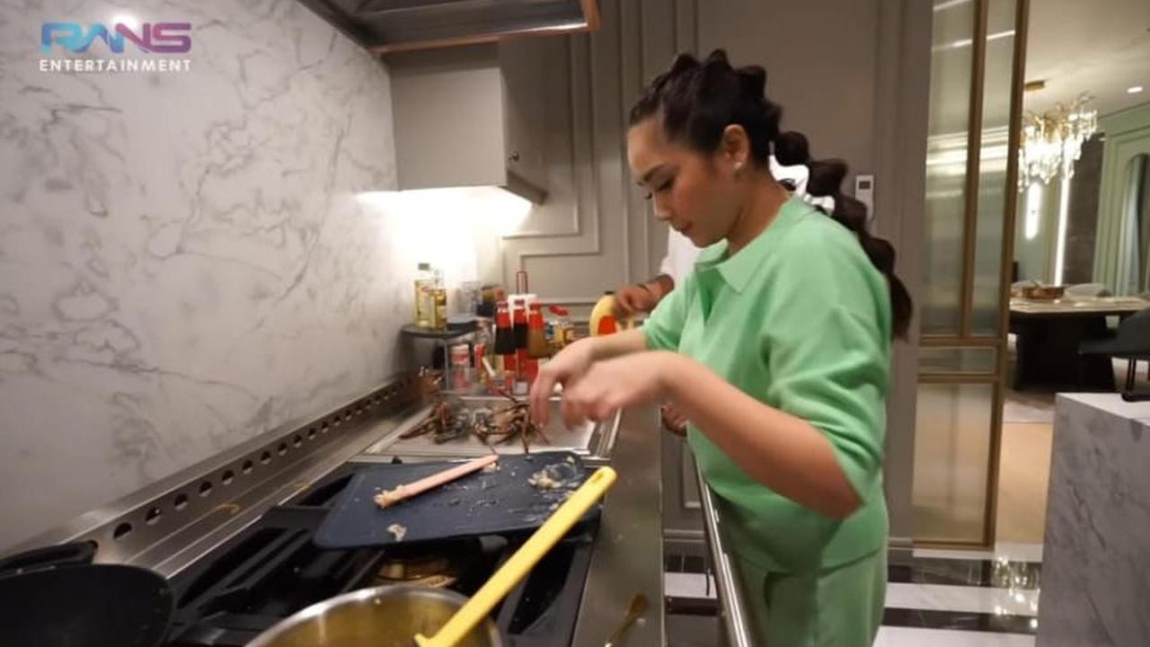 Momen Nagita Slavina Masak Pakai Kompor Rp2 Miliar, Raffi Ahmad 'Cuma Dipakai Bakar-bakar Doang